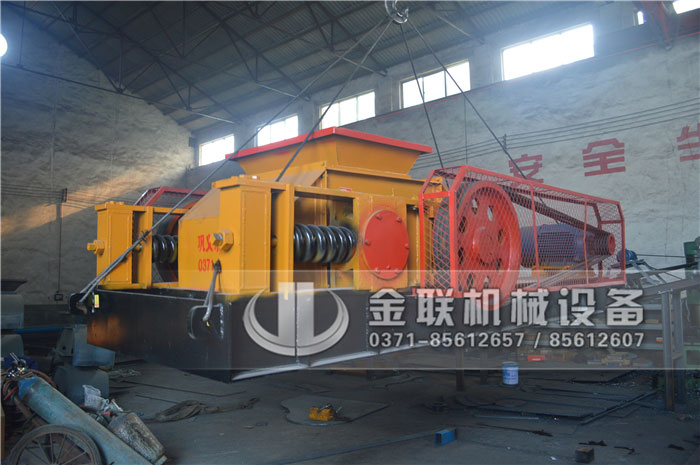 雙齒輥破碎機(jī)安裝、試機(jī)時(shí)都有哪些注意事項(xiàng)？