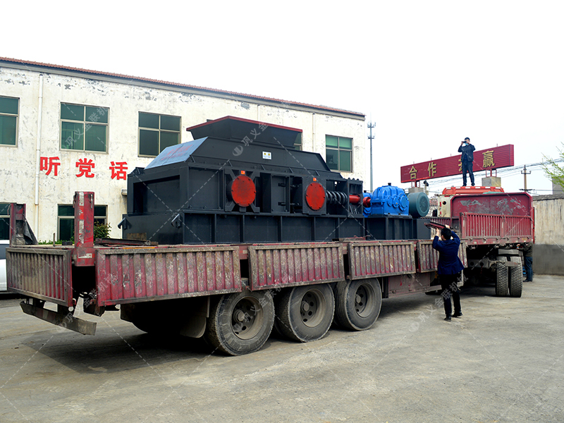 砂廠更換設(shè)備用對(duì)輥破碎機(jī)多少錢一臺(tái)？
